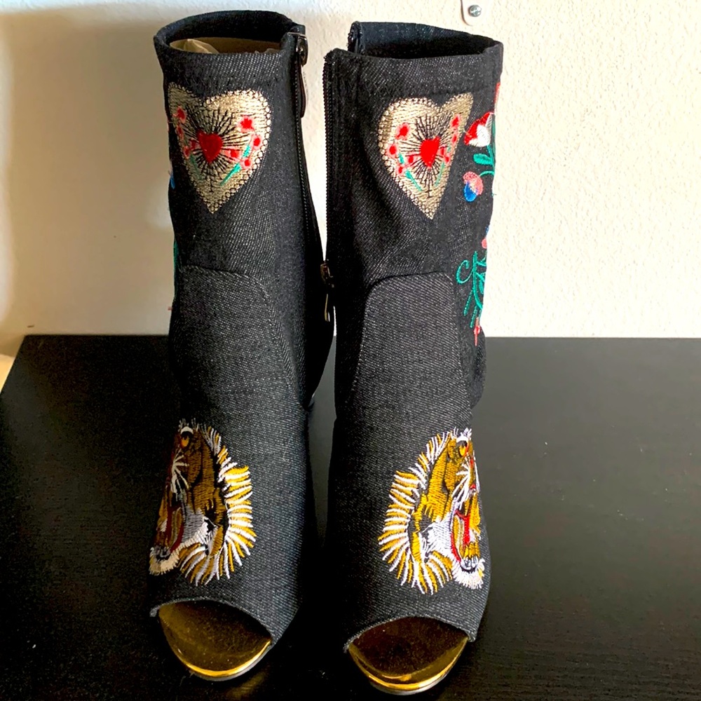 Cute booties by Cape Robbin